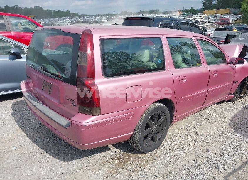 Photo 4 of 2005 Volvo V70 2.5T (VIN YV1SW592952511589)