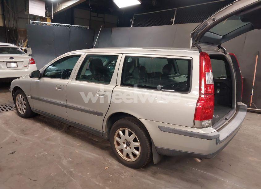 Photo 3 of 2001 Volvo V70 2.4 (VIN YV1SW61R611109527)
