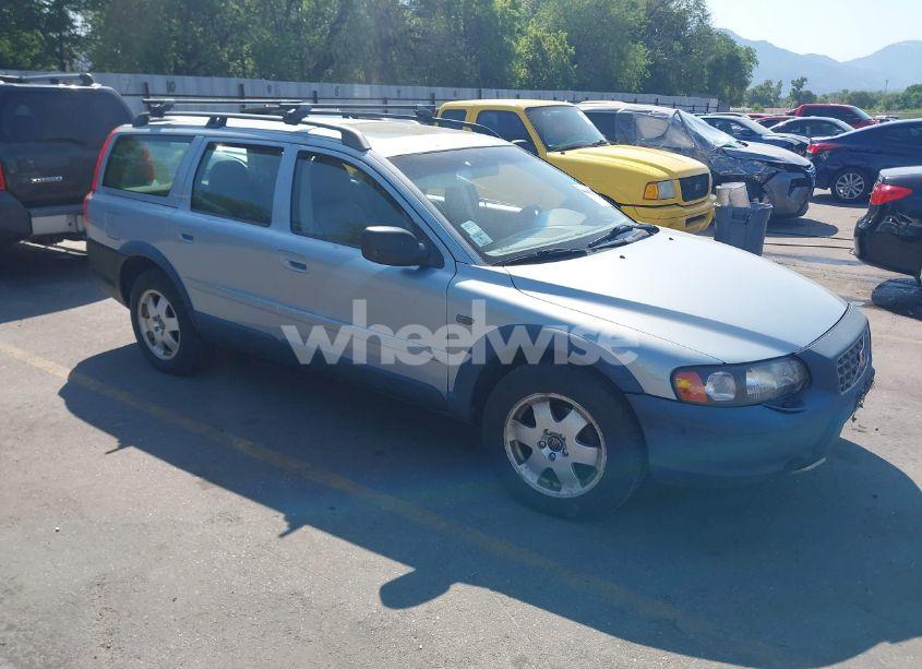 2002 Volvo V70 XC (VIN YV1SZ58D221072232) main photo