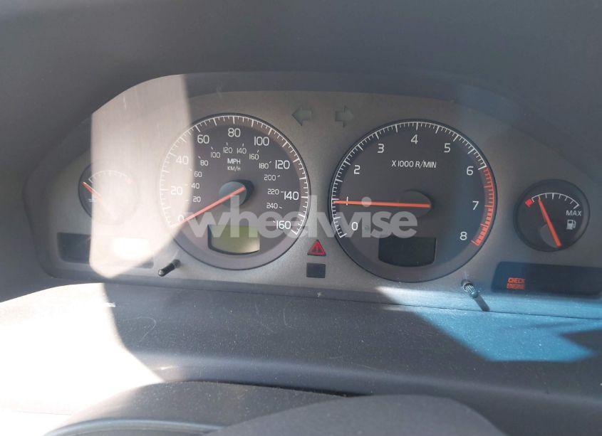 Photo 7 of 2002 Volvo V70 XC (VIN YV1SZ58D221072232)