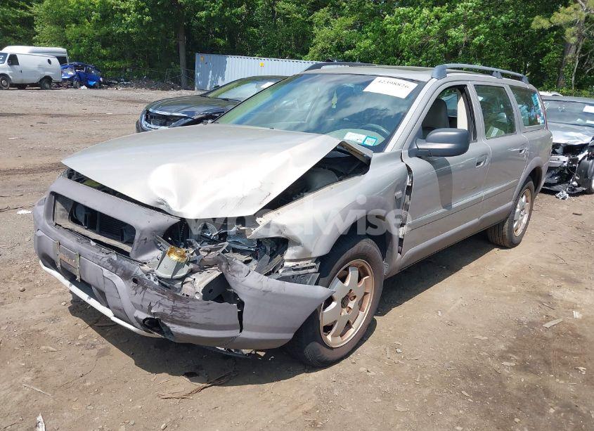 Photo 2 of 2002 Volvo V70 XC (VIN YV1SZ58D321053477)