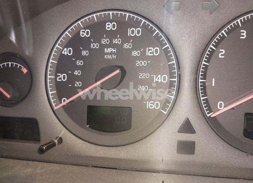 Photo 7 of 2002 Volvo V70 XC (VIN YV1SZ58D321053477)