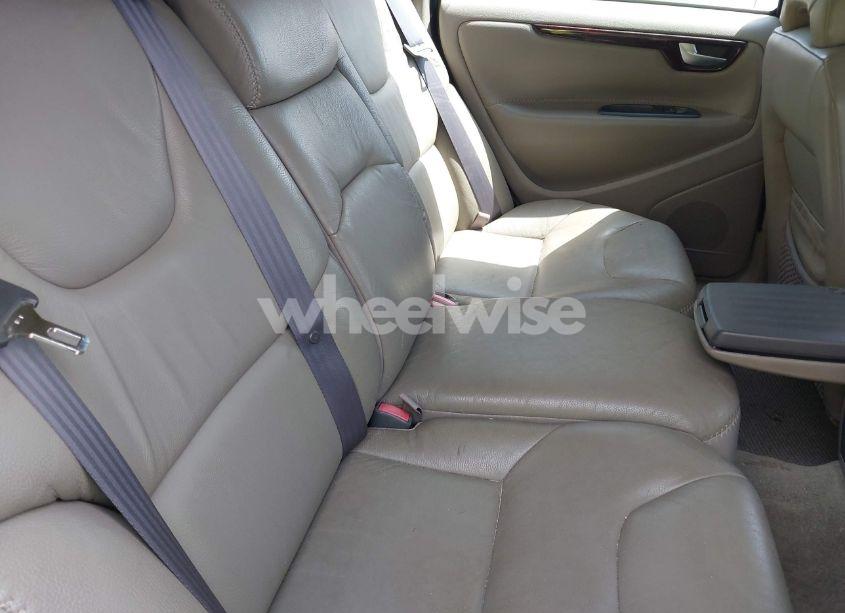 Photo 8 of 2002 Volvo V70 XC (VIN YV1SZ58D321053477)