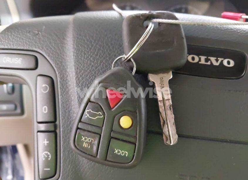 Photo 11 of 2001 Volvo V70 XC (VIN YV1SZ58D411038078)