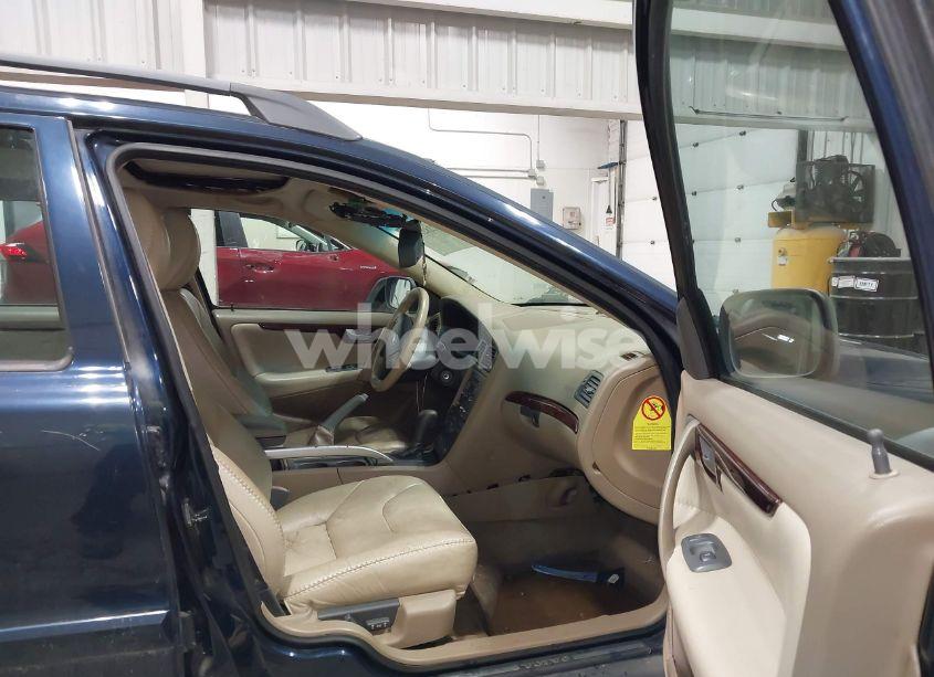 Photo 5 of 2001 Volvo V70 XC (VIN YV1SZ58D411038078)