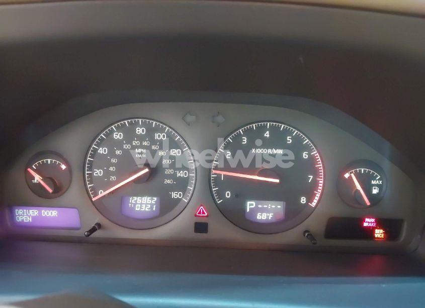 Photo 7 of 2001 Volvo V70 XC (VIN YV1SZ58D411038078)