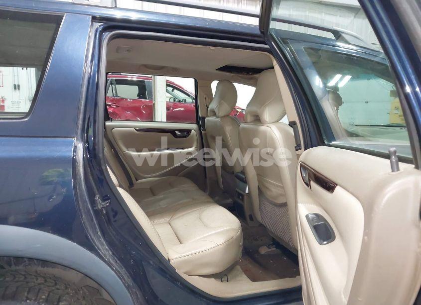 Photo 8 of 2001 Volvo V70 XC (VIN YV1SZ58D411038078)