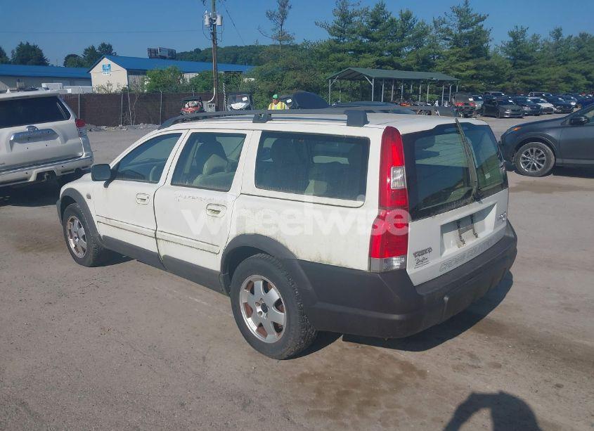 Photo 3 of 2001 Volvo V70 XC (VIN YV1SZ58D711043453)