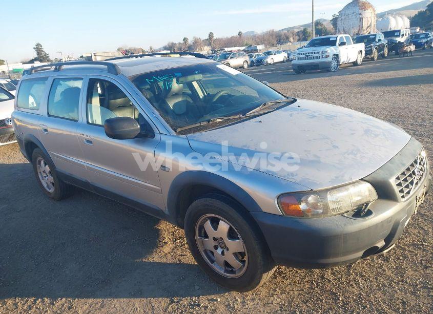 2001 Volvo V70 XC (VIN YV1SZ58DX11023987) main photo