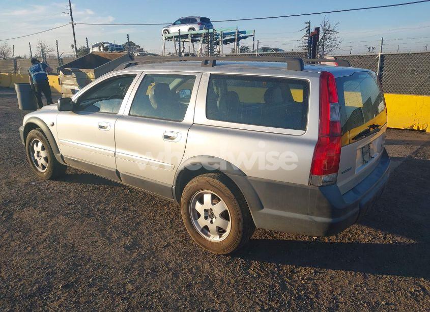 Photo 3 of 2001 Volvo V70 XC (VIN YV1SZ58DX11023987)