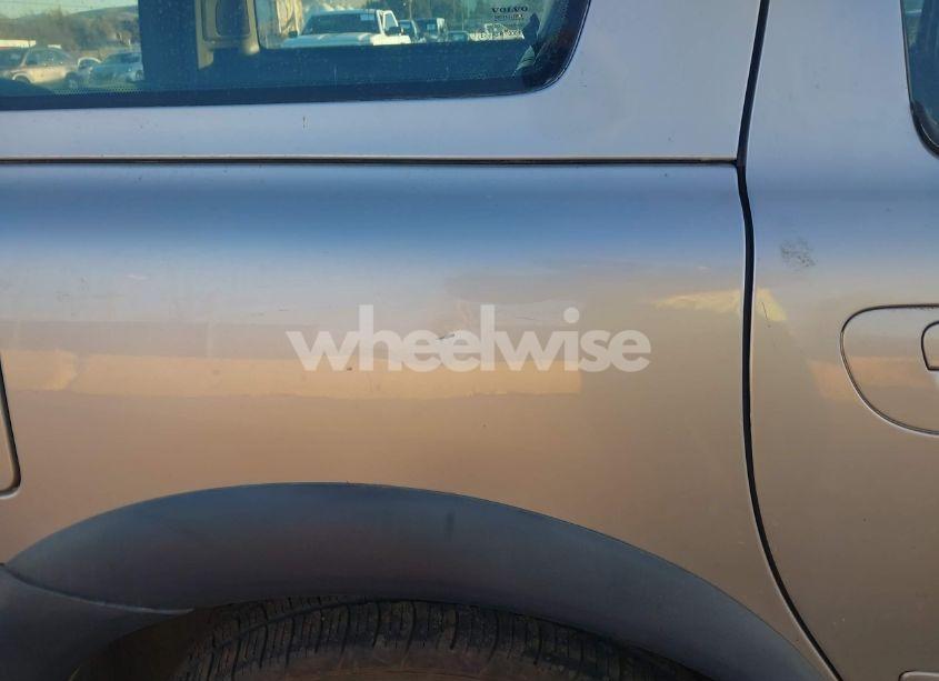 Photo 6 of 2001 Volvo V70 XC (VIN YV1SZ58DX11023987)