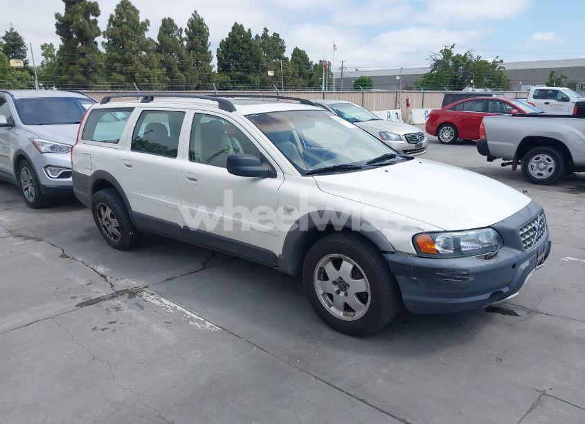 2001 Volvo V70 XC (VIN YV1SZ58DX11034326) main photo