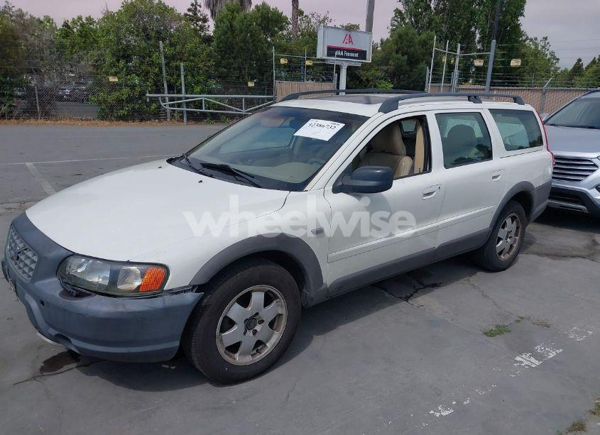 Photo 2 of 2001 Volvo V70 XC (VIN YV1SZ58DX11034326)