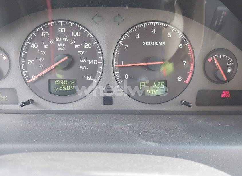 Photo 7 of 2002 Volvo V70 XC (VIN YV1SZ58DX21076660)