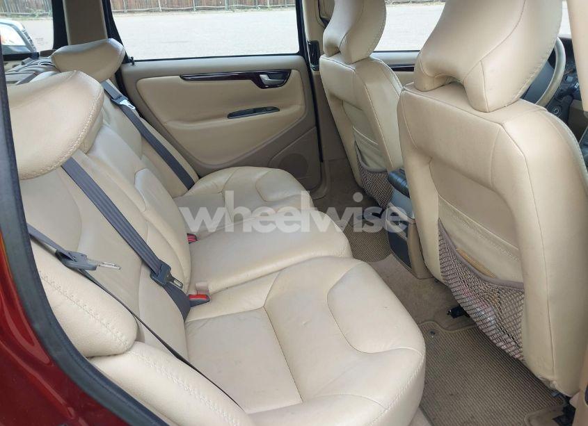 Photo 8 of 2002 Volvo V70 XC (VIN YV1SZ58DX21076660)