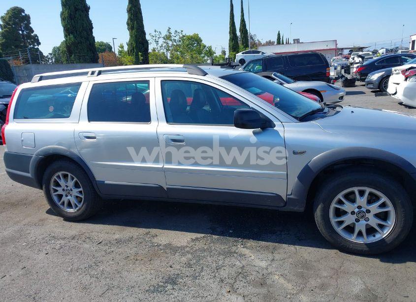 Photo 13 of 2005 Volvo Xc70 2.5T AWD (VIN YV1SZ592551176957)