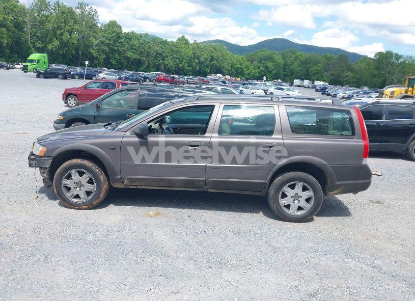 Photo 15 of 2005 Volvo Xc70 2.5T AWD (VIN YV1SZ592751180346)
