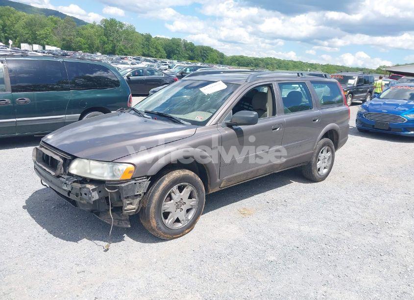 Photo 2 of 2005 Volvo Xc70 2.5T AWD (VIN YV1SZ592751180346)