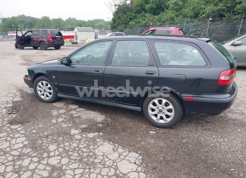 Photo 3 of 2000 Volvo V40 (VIN YV1VW2556YS443728)