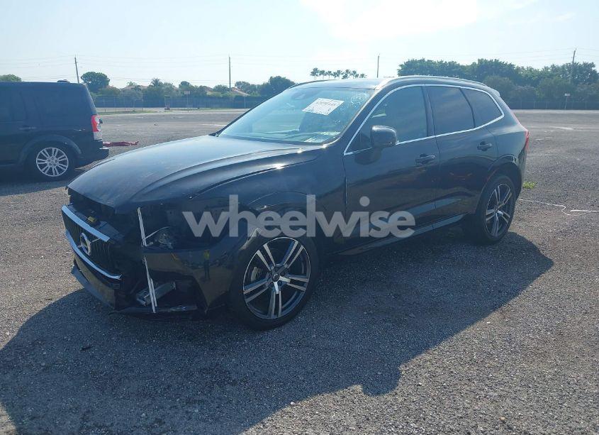 Photo 2 of 2021 Volvo Xc60 T5 MOMENTUM (VIN YV4102DK2M1715161)