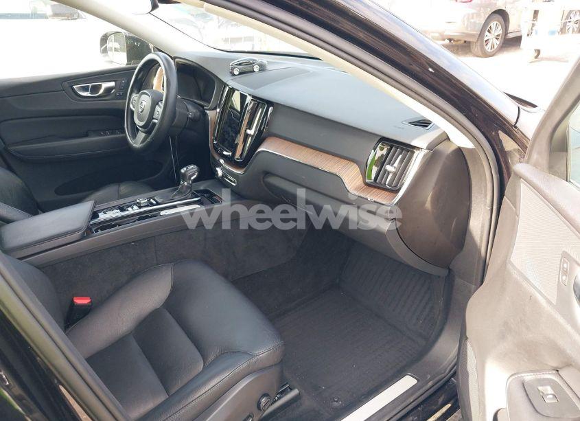 Photo 5 of 2021 Volvo Xc60 T5 MOMENTUM (VIN YV4102DK2M1715161)