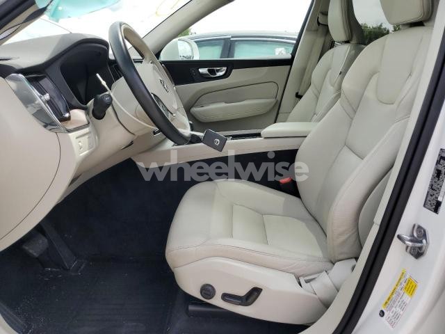 Photo 8 of 2021 VOLVO XC60 T5 MOMENTUM N/A (VIN YV4102DK4M1783395)