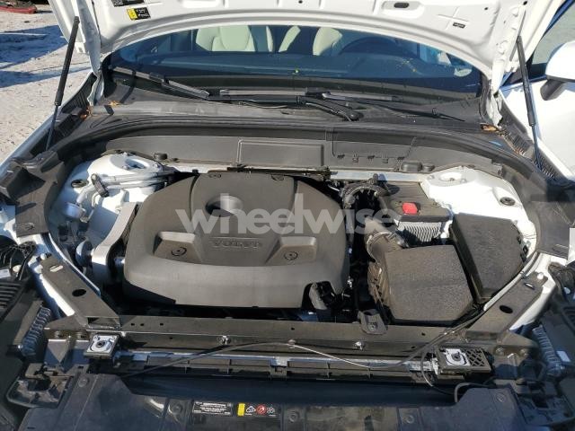 Photo 9 of 2021 VOLVO XC60 T5 MOMENTUM N/A (VIN YV4102DK4M1783395)