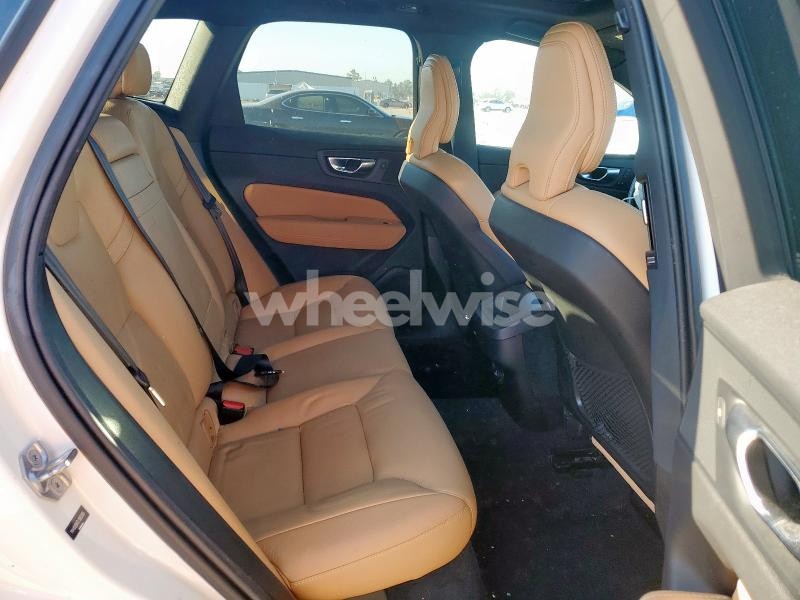Photo 2 of 2020 VOLVO XL60 (VIN YV4102DK7L1565305)