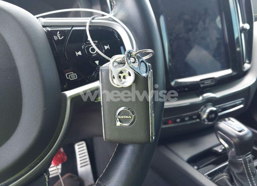 Photo 11 of 2020 Volvo Xc60 T5 R-DESIGN (VIN YV4102DM6L1517568)