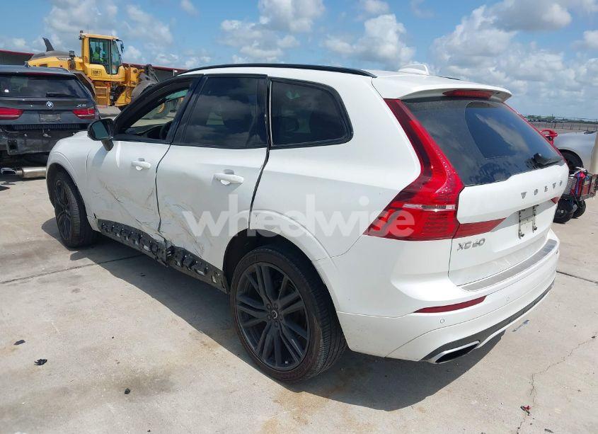Photo 3 of 2020 Volvo Xc60 T5 R-DESIGN (VIN YV4102DM6L1517568)