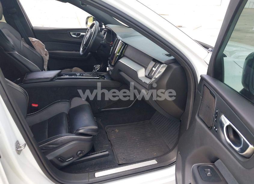 Photo 5 of 2020 Volvo Xc60 T5 R-DESIGN (VIN YV4102DM6L1517568)