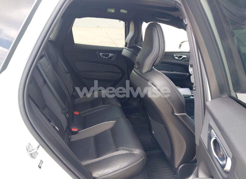 Photo 8 of 2020 Volvo Xc60 T5 R-DESIGN (VIN YV4102DM6L1517568)