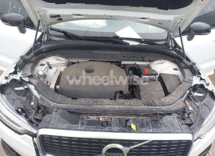 Photo 10 of 2020 Volvo Xc60 T5 R-DESIGN (VIN YV4102DM7L1508507)