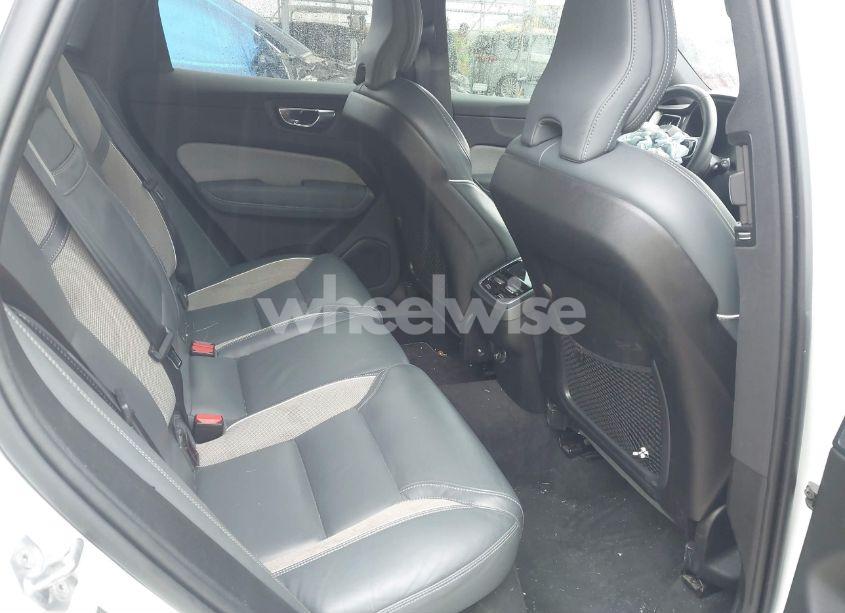 Photo 8 of 2020 Volvo Xc60 T5 R-DESIGN (VIN YV4102DM7L1508507)