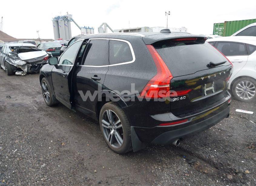 Photo 3 of 2021 Volvo Xc60 T5 MOMENTUM (VIN YV4102RK0M1675302)