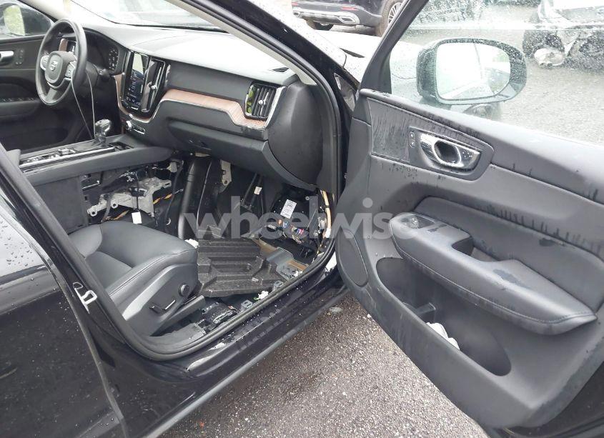 Photo 5 of 2021 Volvo Xc60 T5 MOMENTUM (VIN YV4102RK0M1675302)