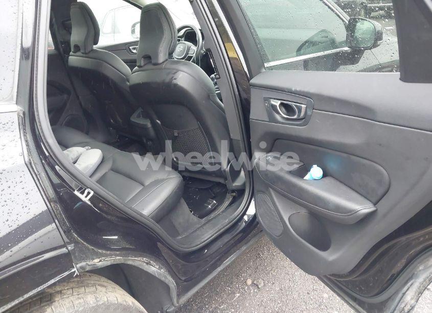 Photo 8 of 2021 Volvo Xc60 T5 MOMENTUM (VIN YV4102RK0M1675302)