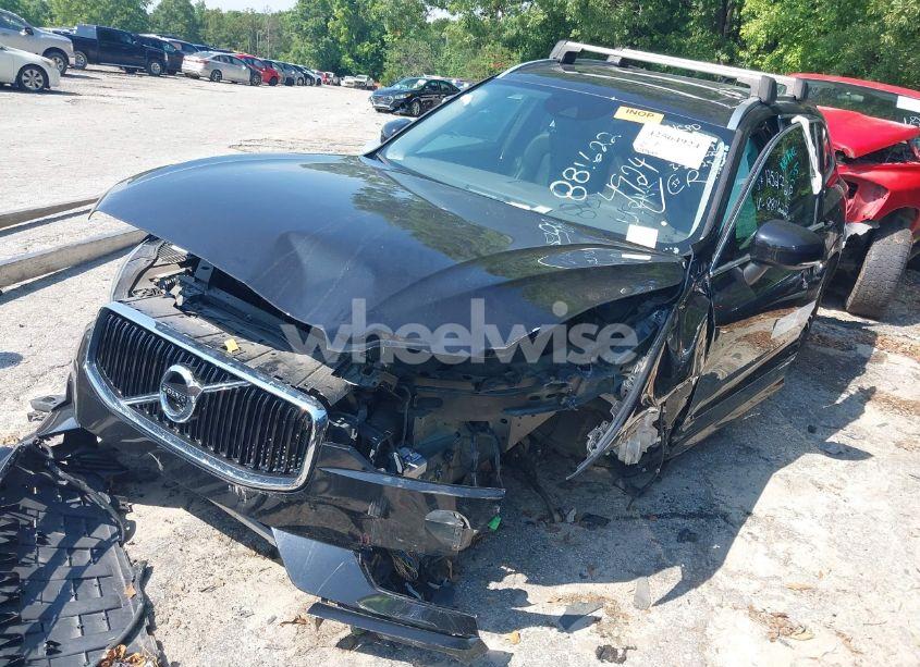 Photo 2 of 2021 Volvo Xc60 T5 MOMENTUM (VIN YV4102RK7M1881622)