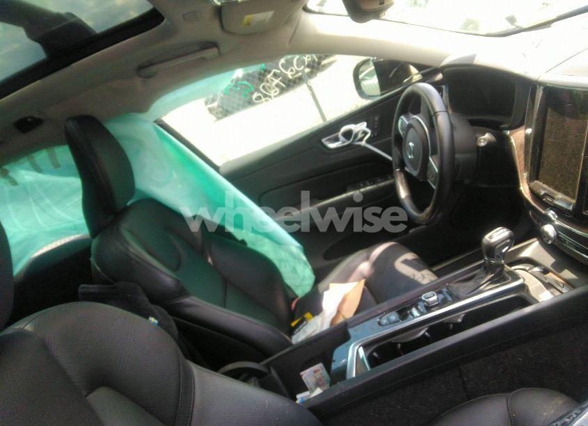 Photo 5 of 2021 Volvo Xc60 T5 MOMENTUM (VIN YV4102RK7M1881622)