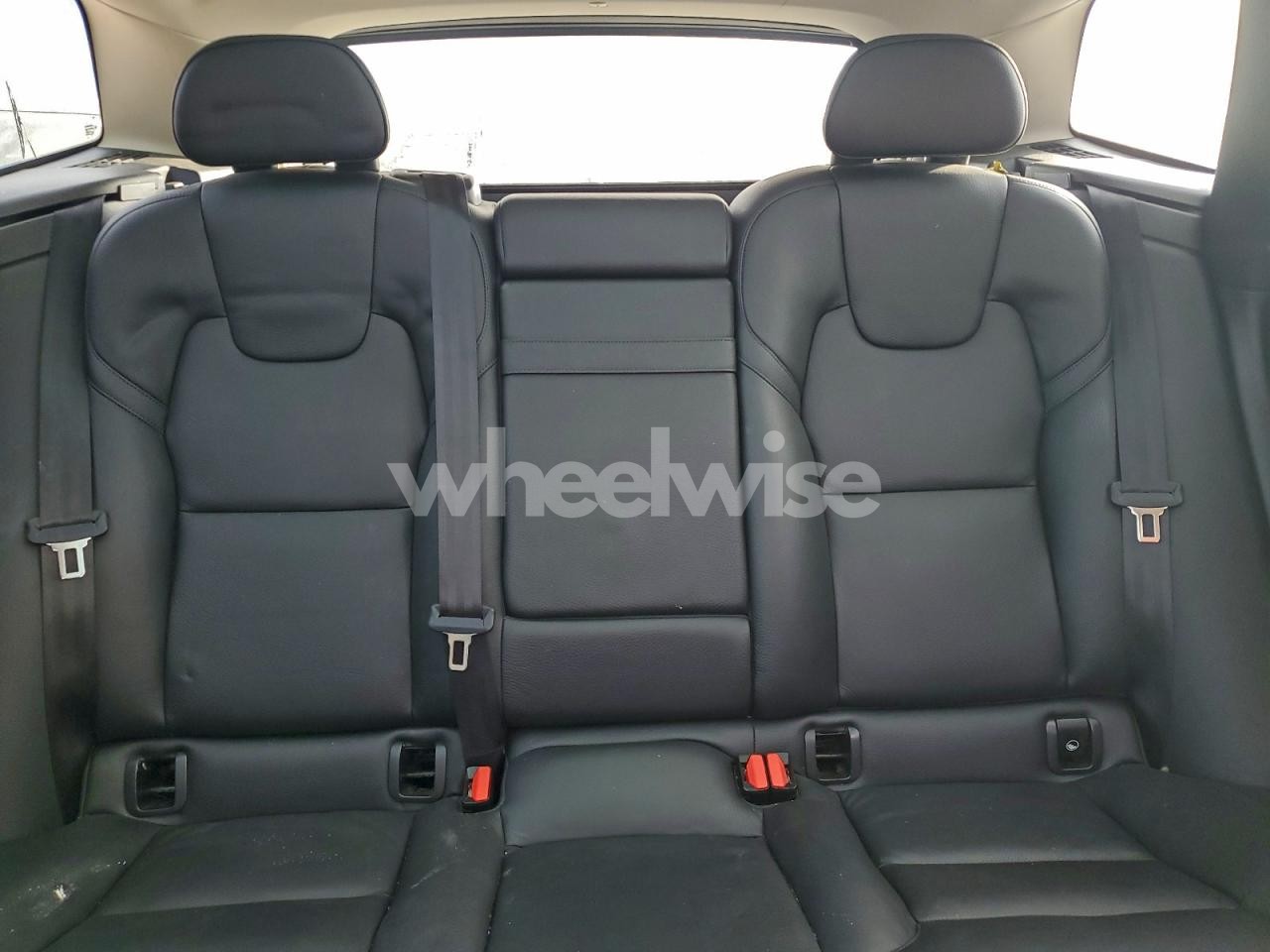 Photo 10 of 2018 VOLVO XC60 T5 INSCRIPTION (VIN YV4102RL2J1005027)