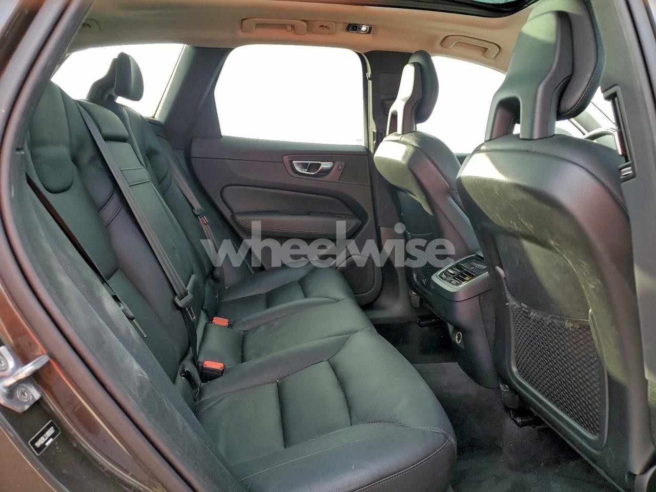 Photo 11 of 2018 VOLVO XC60 T5 INSCRIPTION (VIN YV4102RL2J1005027)