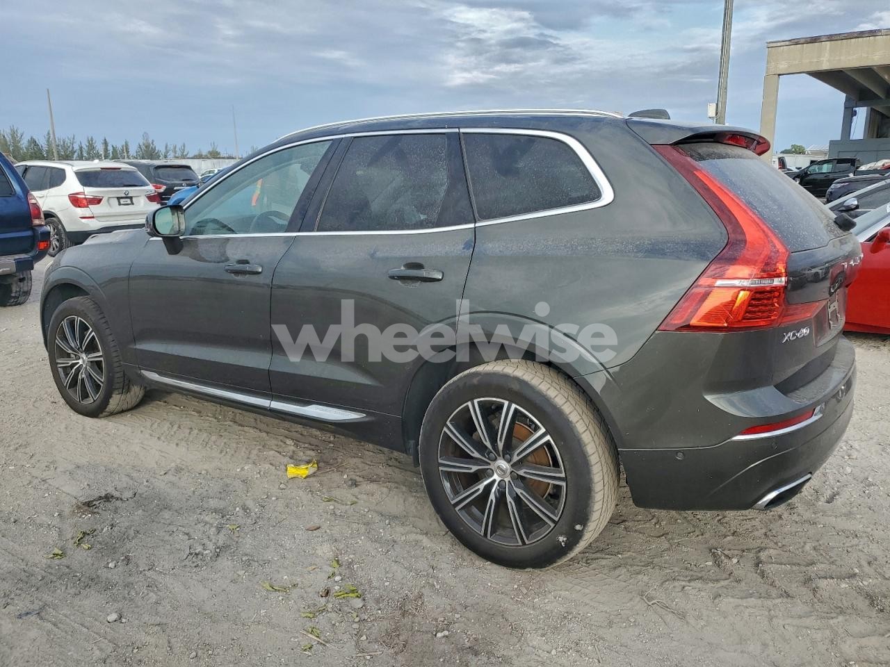 Photo 2 of 2018 VOLVO XC60 T5 INSCRIPTION (VIN YV4102RL2J1005027)