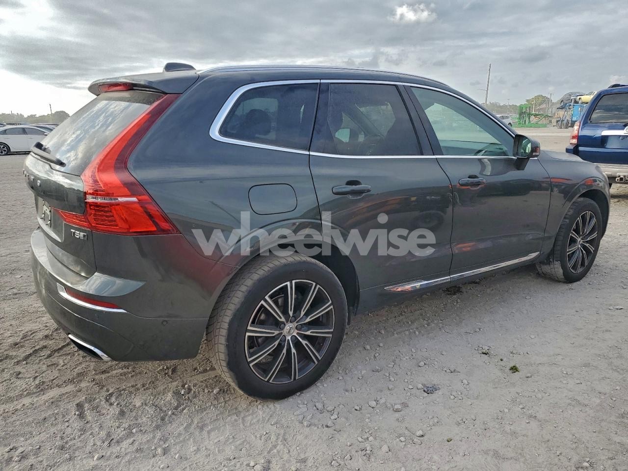 Photo 3 of 2018 VOLVO XC60 T5 INSCRIPTION (VIN YV4102RL2J1005027)