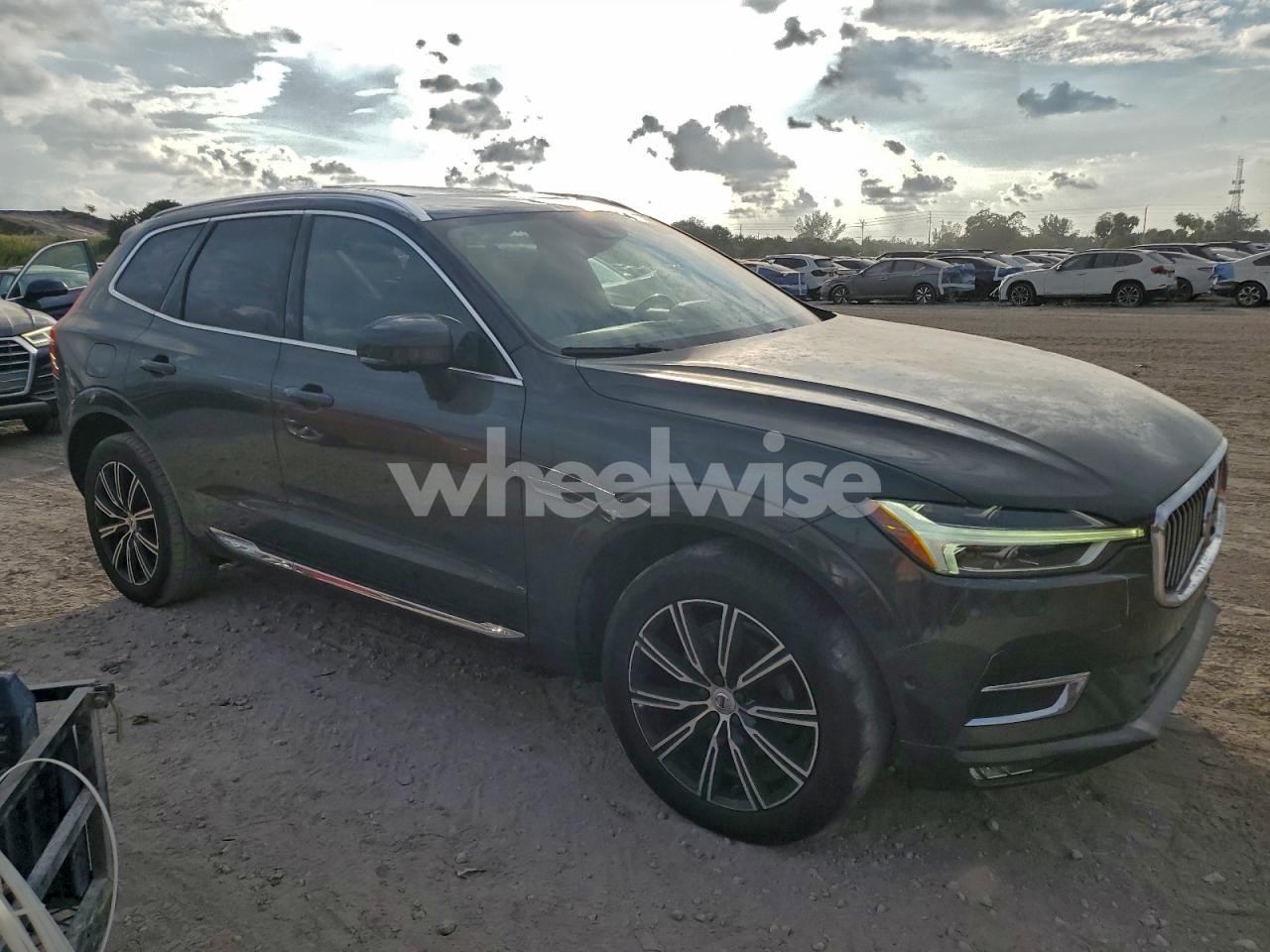 Photo 4 of 2018 VOLVO XC60 T5 INSCRIPTION (VIN YV4102RL2J1005027)