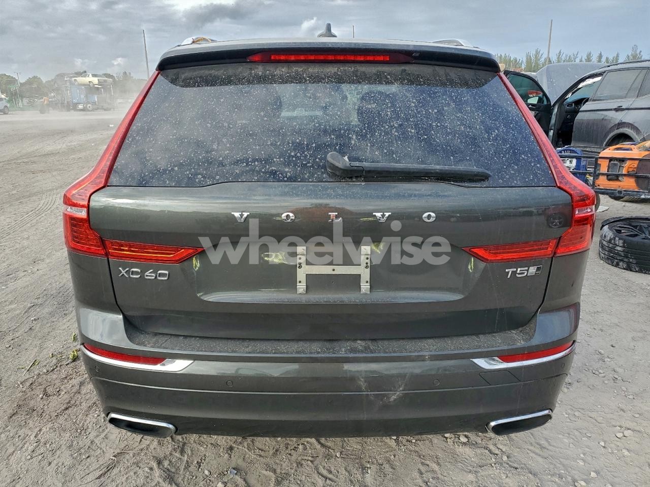 Photo 6 of 2018 VOLVO XC60 T5 INSCRIPTION (VIN YV4102RL2J1005027)