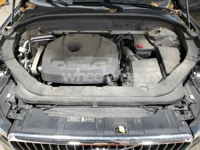 Photo 3 of 2018 VOLVO XC60 T5 INSCRIPTION (VIN YV4102RL8J1096241)
