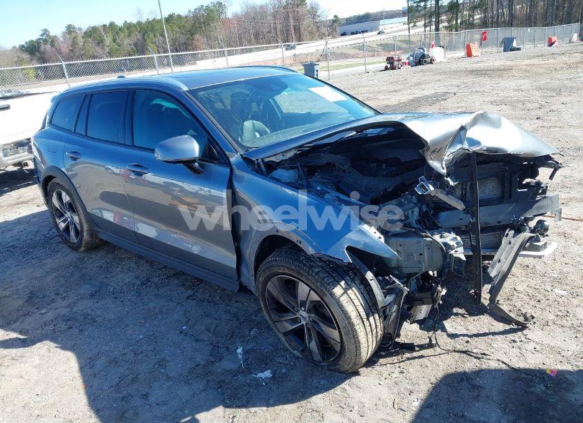 2020 Volvo V60 CROSS COUNTRY T5 (VIN YV4102WK0L1033374) main photo