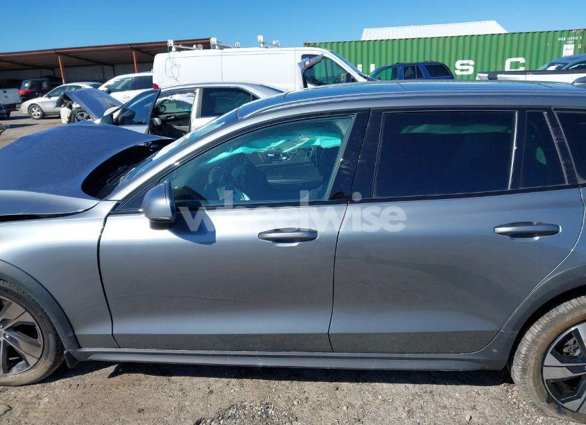 Photo 15 of 2020 Volvo V60 CROSS COUNTRY T5 (VIN YV4102WK0L1033374)