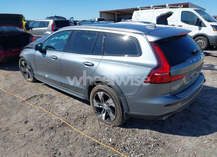 Photo 3 of 2020 Volvo V60 CROSS COUNTRY T5 (VIN YV4102WK0L1033374)