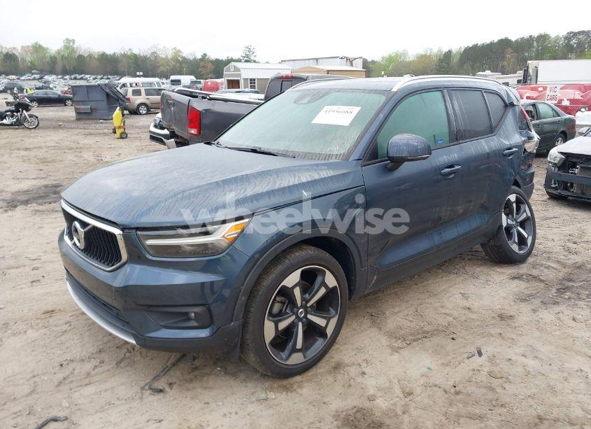Photo 2 of 2021 Volvo Xc40 T5 MOMENTUM (VIN YV4162UK0M2469977)